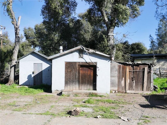 3586 Halika St, Clearlake, CA 95422 - view of outdoor structure featuring fence