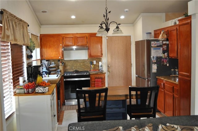 kitchen featuring tasteful backsplash, a healthy amount of sunlight, stainless steel appliances, and a sink