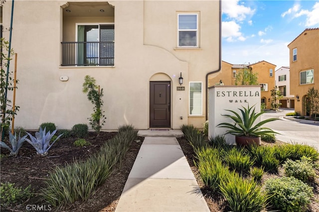 property entrance with stucco siding