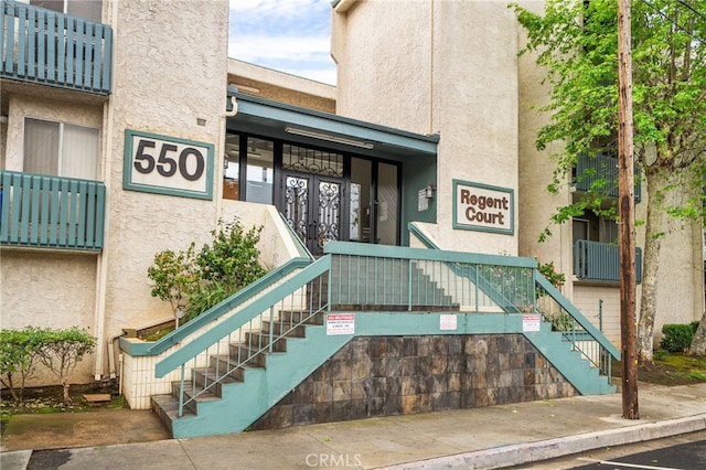 view of exterior entry featuring stucco siding