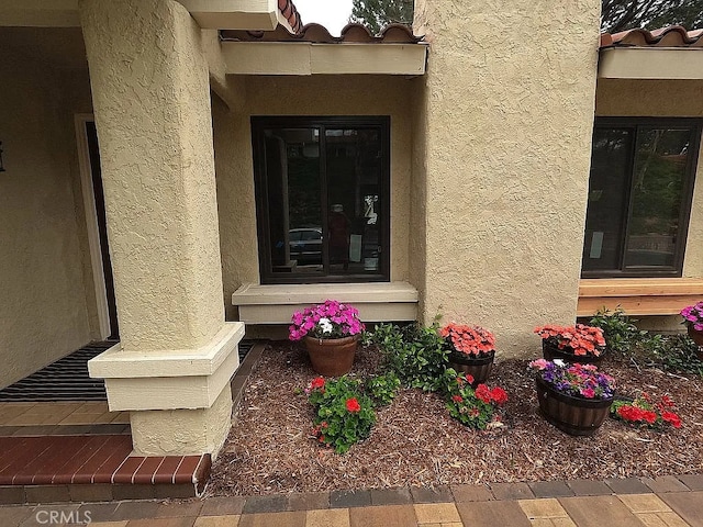 28132 Via Congora, Mission Viejo, CA 92692 - entrance to property with stucco siding