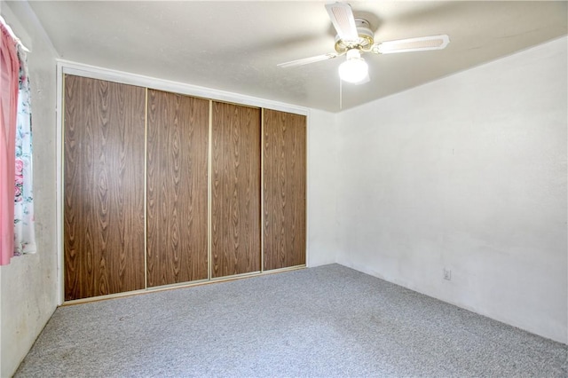 unfurnished room featuring carpet flooring and a ceiling fan