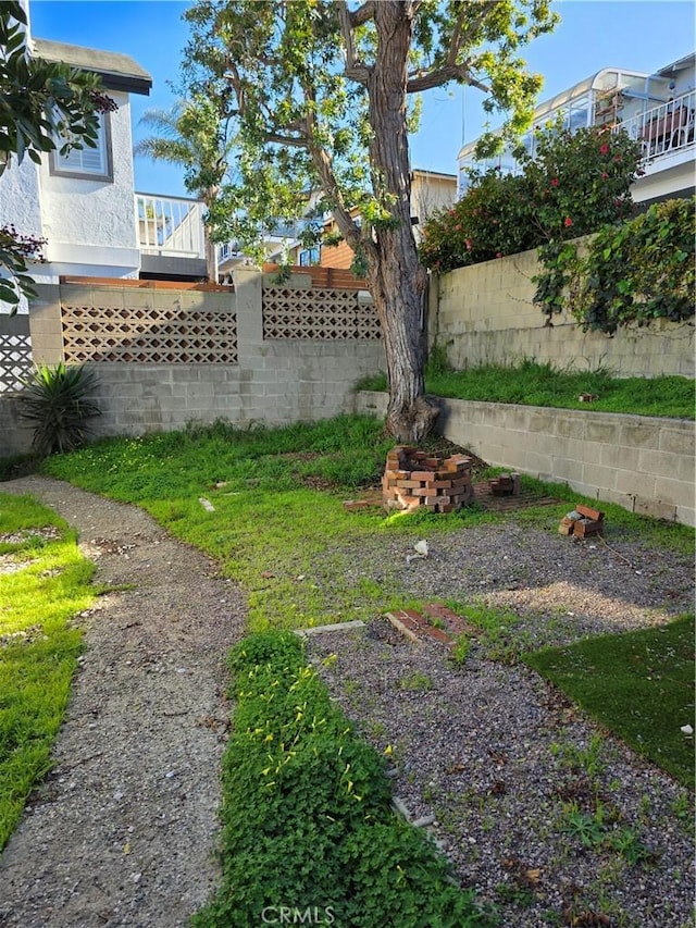 view of yard featuring fence