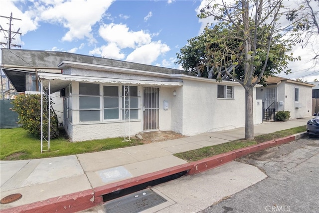 812 N Kenilworth Ave, Glendale, CA 91203 - view of front of home with stucco siding