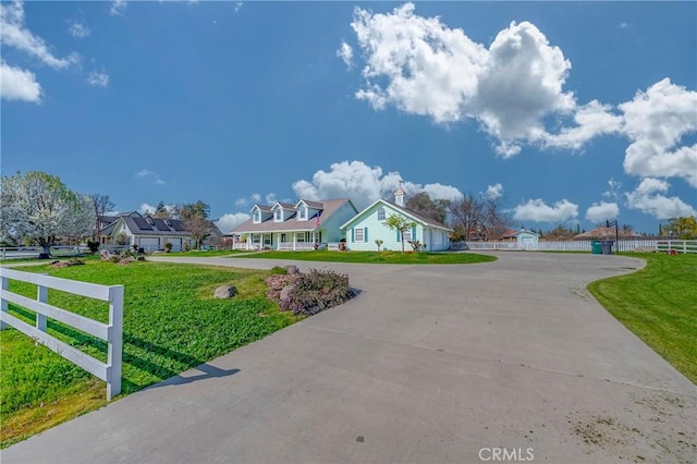 view of front of home featuring a front lawn and fence