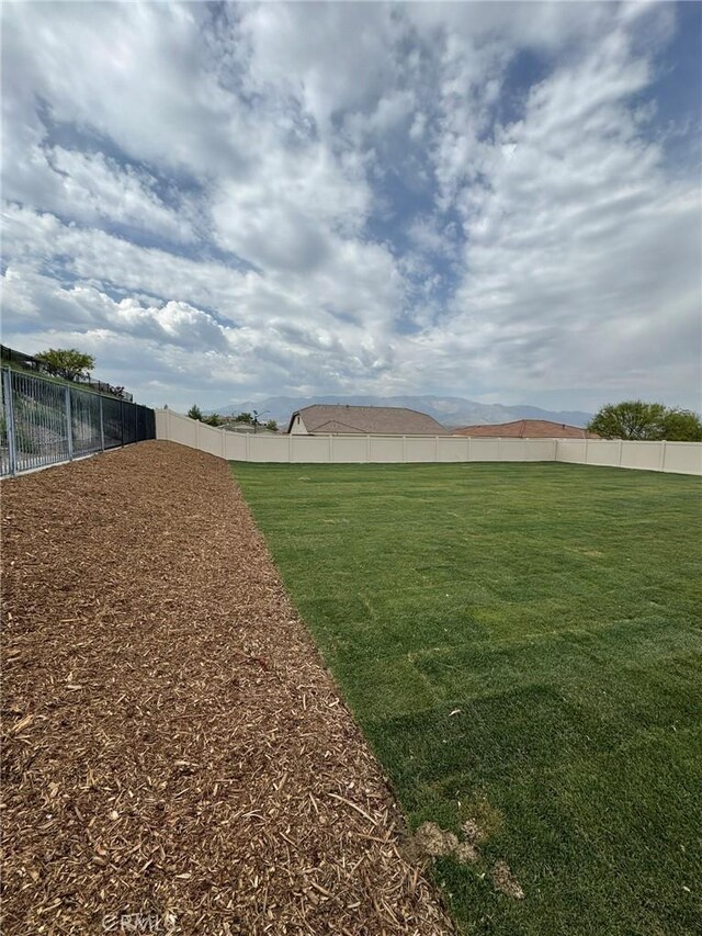 1572 Humboldt Peak, Beaumont, CA 92223 - view of yard