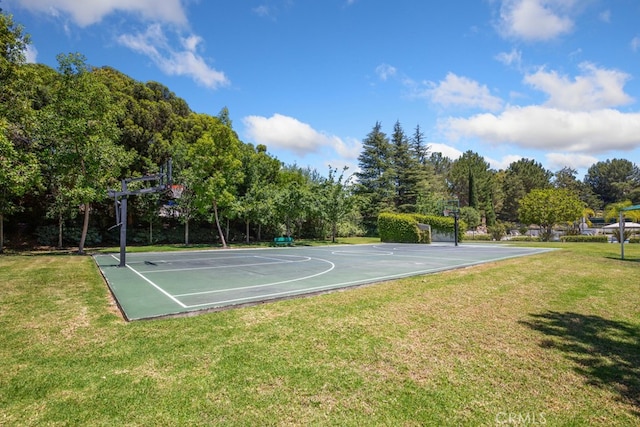 22432 Rosebriar, Mission Viejo, CA 92692 - view of sport court featuring community basketball court and a yard