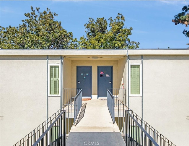 property entrance featuring stucco siding