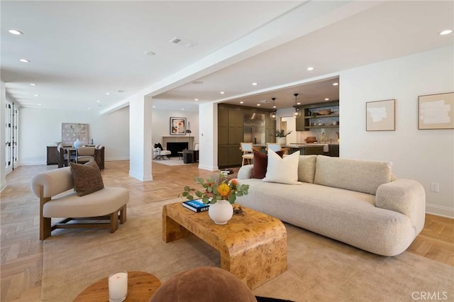 living room featuring recessed lighting, visible vents, and baseboards