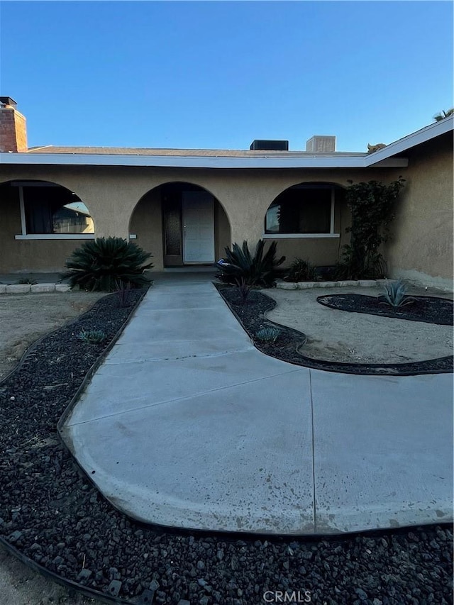 property entrance with stucco siding