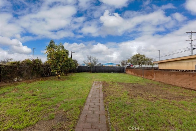 view of yard featuring a fenced backyard