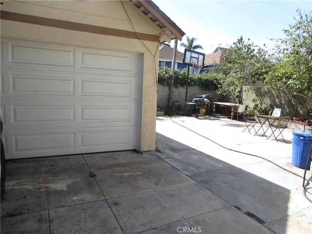 2956 W 15th St, Los Angeles, CA 90006 - garage with driveway and fence
