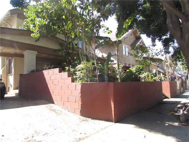 2956 W 15th St, Los Angeles, CA 90006 - view of property exterior featuring fence