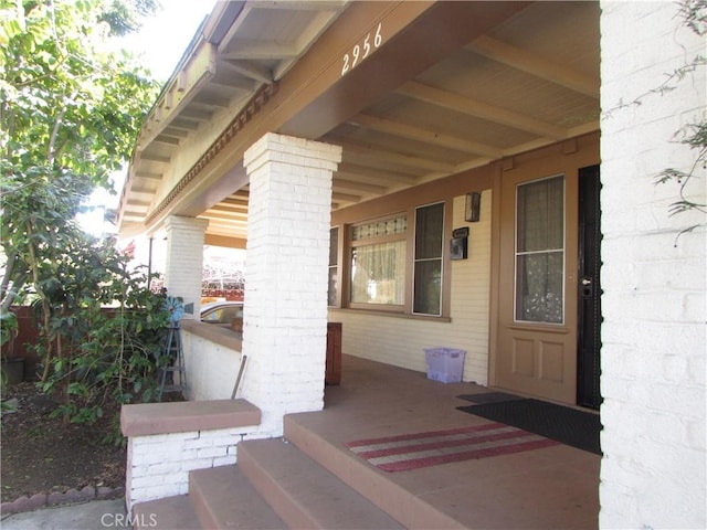 2956 W 15th St, Los Angeles, CA 90006 - view of patio / terrace with a porch