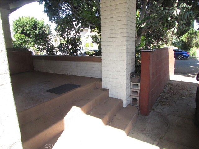 2956 W 15th St, Los Angeles, CA 90006 - view of stairway
