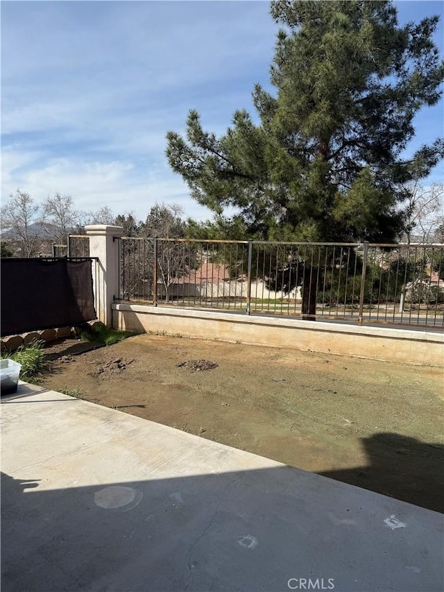 28764 Avalon Ave, Moreno Valley, CA 92555 - gate featuring fence