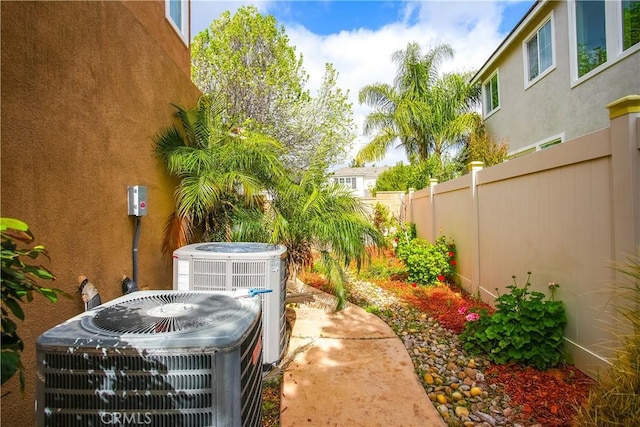 31973 Wildwood Ct, Temecula, CA 92592 - view of yard featuring central AC unit