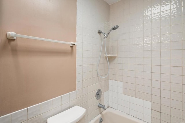 full bathroom featuring toilet and shower / bathing tub combination