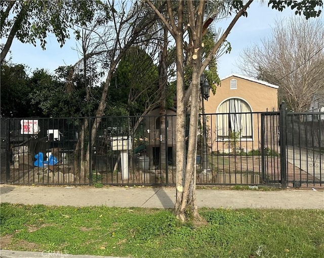 6738 Sylmar Ave, Van Nuys, CA 91405 - exterior space featuring stucco siding and fence