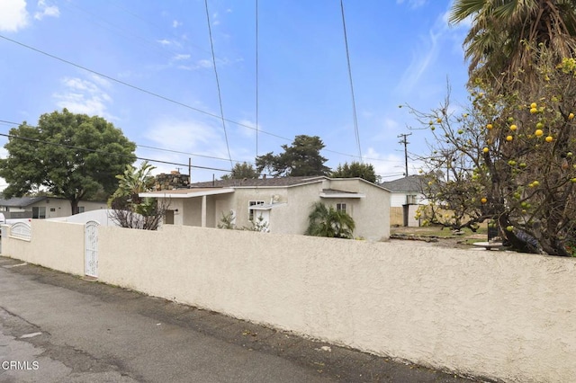 view of front of property featuring a fenced front yard and stucco siding