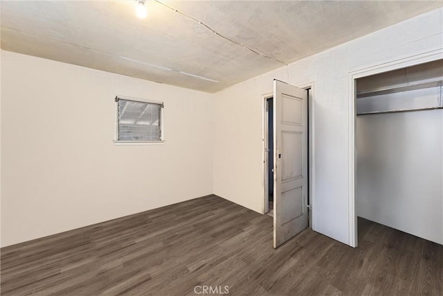 unfurnished bedroom featuring dark wood finished floors and a closet