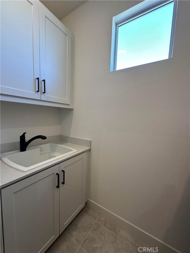 31937 Via Encima, San Juan Capistrano, CA 92675 - bar featuring a sink and baseboards