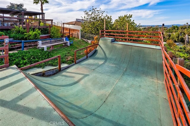 2913 Harris Dr, Vista, CA 92084 - view of home's community with fence