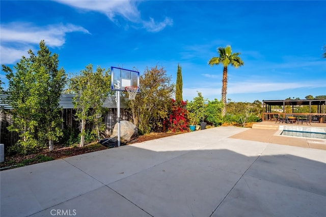 2913 Harris Dr, Vista, CA 92084 - view of patio with fence