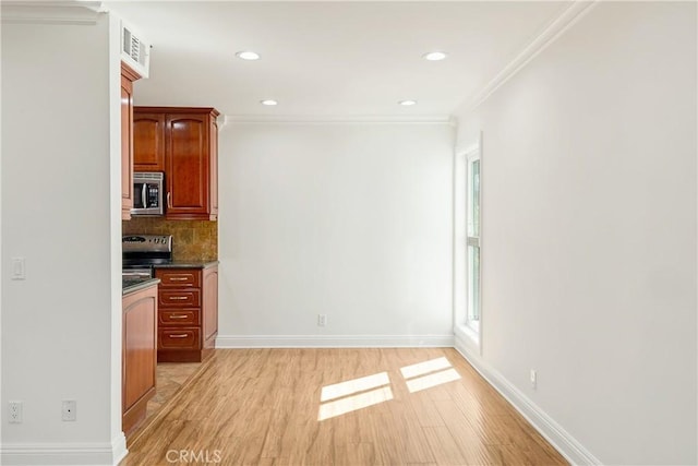 6160 Whitsett Ave Unit 6, North Hollywood, CA 91606 - kitchen with stainless steel appliances, light wood-style floors, tasteful backsplash, ornamental molding, and recessed lighting
