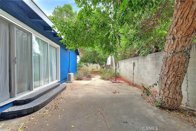 1027 W Durness St, West Covina, CA 91790 - view of patio / terrace