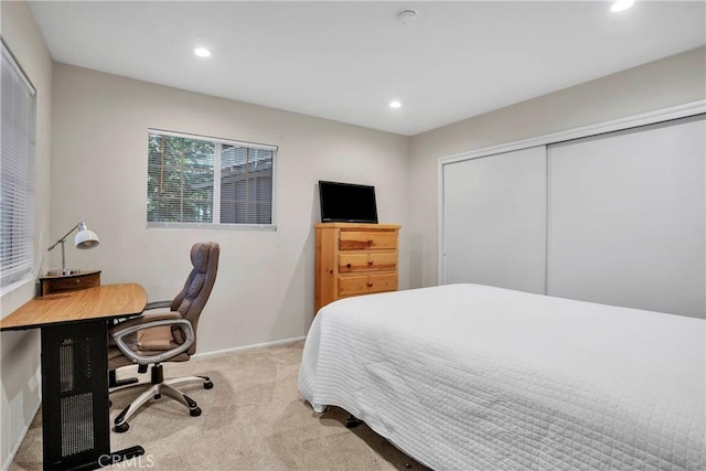 272 Fairway Dr, Lake Arrowhead, CA 92352 - bedroom featuring light carpet, recessed lighting, a closet, and an office area