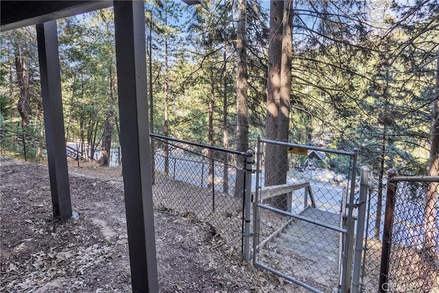 272 Fairway Dr, Lake Arrowhead, CA 92352 - view of gate