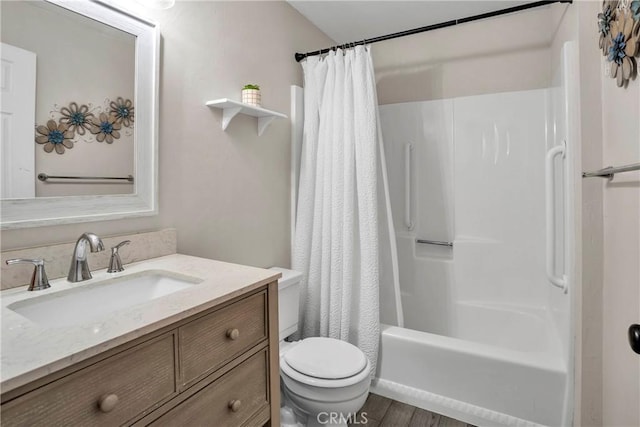 272 Fairway Dr, Lake Arrowhead, CA 92352 - full bathroom featuring vanity, shower / tub combo, and wood finished floors
