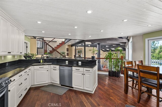 kitchen with recessed lighting, appliances with stainless steel finishes, white cabinetry, a peninsula, and dark wood-type flooring