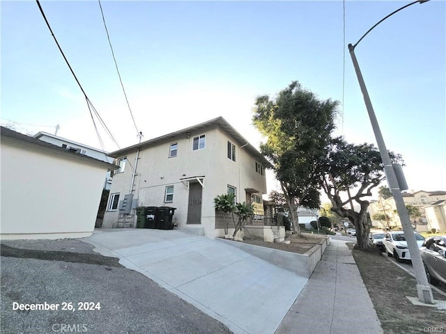 7030 Ramsgate Ave, Los Angeles, CA 90045 - exterior space with stucco siding