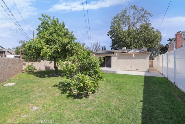 view of yard featuring a fenced backyard