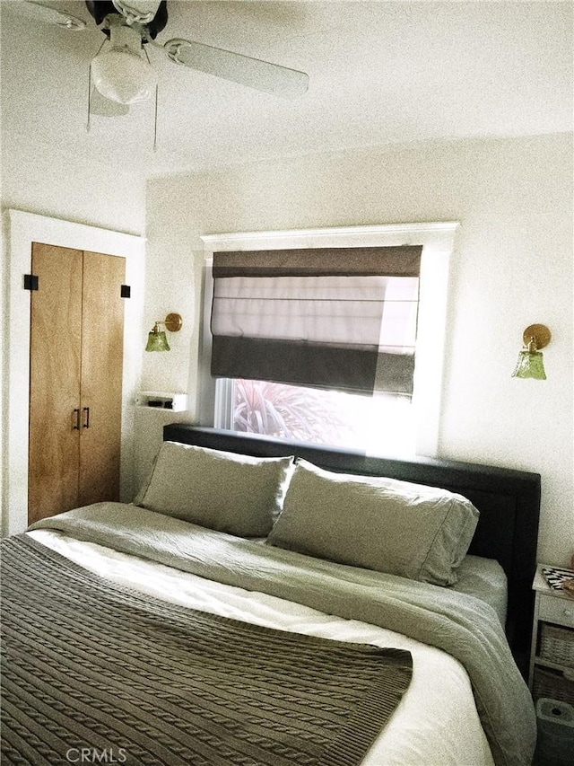 bedroom with a ceiling fan