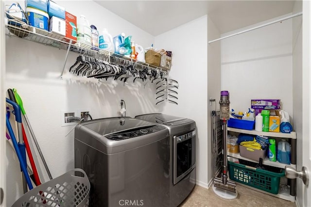 29068 Aubrey Cir, Winchester, CA 92596 - clothes washing area featuring independent washer and dryer and laundry area