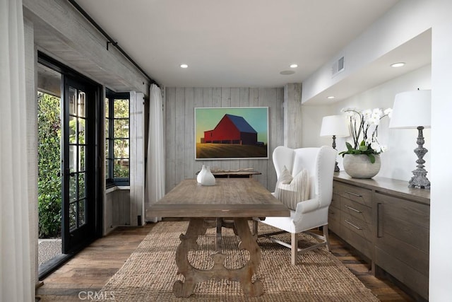 604 Begonia Ave, Corona Del Mar, CA 92625 - sitting room with recessed lighting, wood finished floors, and visible vents