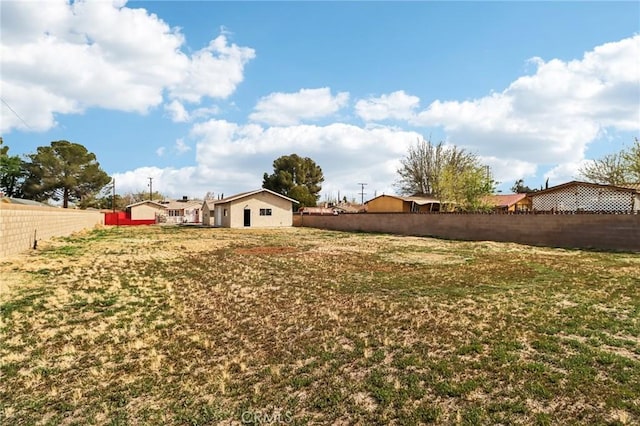 1202 W Lancaster Blvd, Lancaster, CA 93534 - view of yard