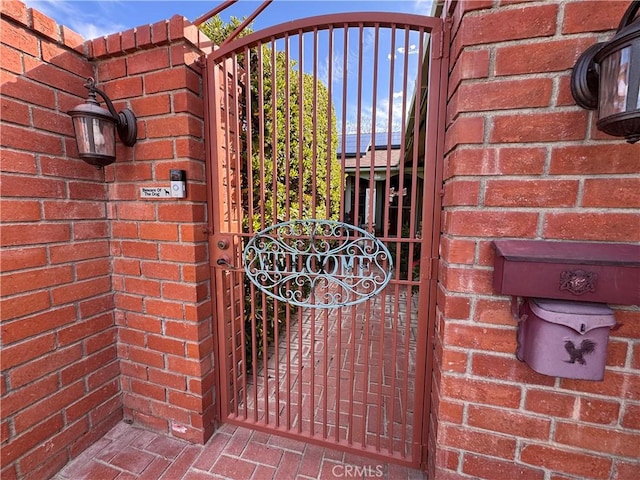 433 Oakmont Dr, Barstow, CA 92311 - view of gate