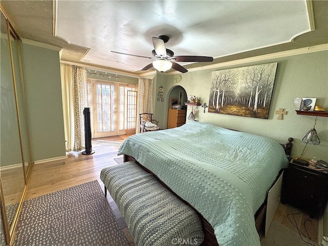 433 Oakmont Dr, Barstow, CA 92311 - bedroom featuring ceiling fan, wood finished floors, crown molding, and access to exterior