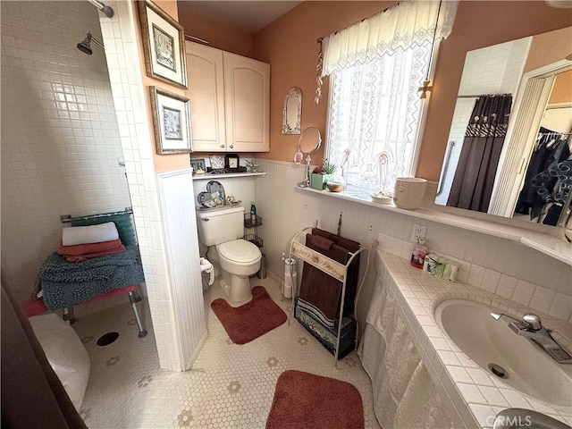 433 Oakmont Dr, Barstow, CA 92311 - bathroom featuring toilet and a tile shower