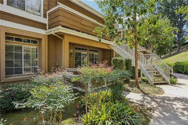 property entrance featuring stucco siding