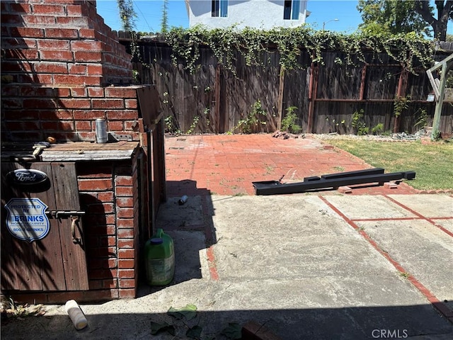 155 E Century Blvd, Los Angeles, CA 90003 - exterior view of fence and brick siding