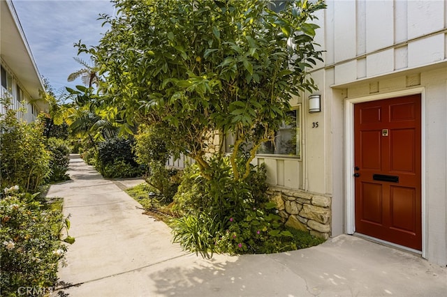 4040 Grand View Blvd Unit 35, Los Angeles, CA 90066 - property entrance with stone siding and board and batten siding