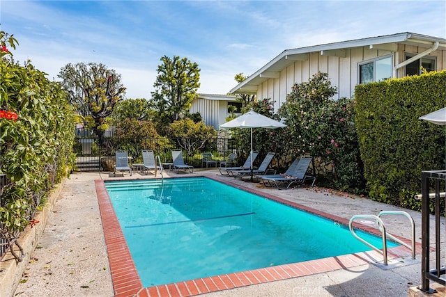 4040 Grand View Blvd Unit 35, Los Angeles, CA 90066 - view of pool with a patio area, fence, and a fenced in pool