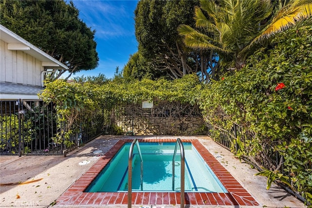 4040 Grand View Blvd Unit 35, Los Angeles, CA 90066 - view of pool featuring a fenced backyard