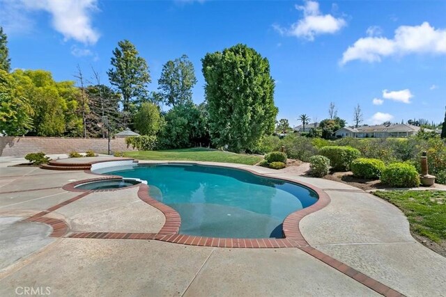 1618 Southport Dr, Riverside, CA 92506 - outdoor pool featuring a patio and an in-ground hot tub