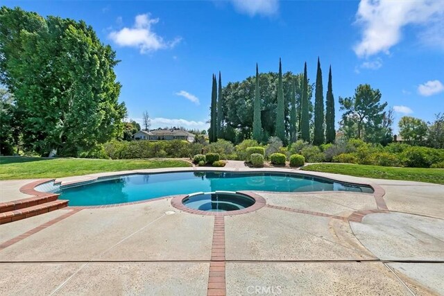 1618 Southport Dr, Riverside, CA 92506 - swimming pool with an in-ground hot tub, a patio area, and a yard